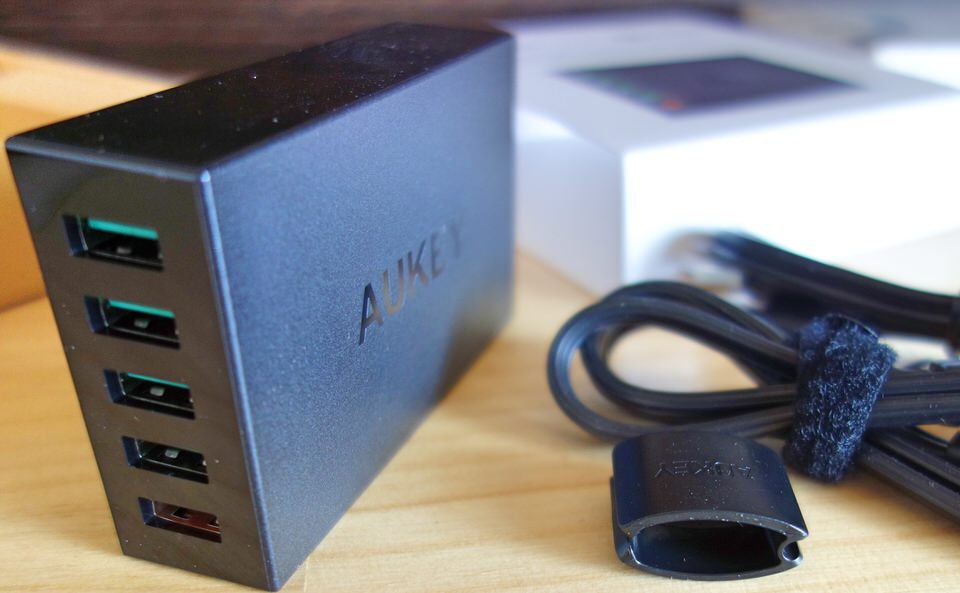 Aukey 55.5W 5ポート USB超急速充電器 5台同時充電可能 ACアダプタ