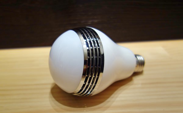 iHOVEN ワイヤレススピーカー内蔵LED電球